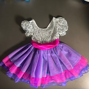 Little girls dance outfit. Size 6